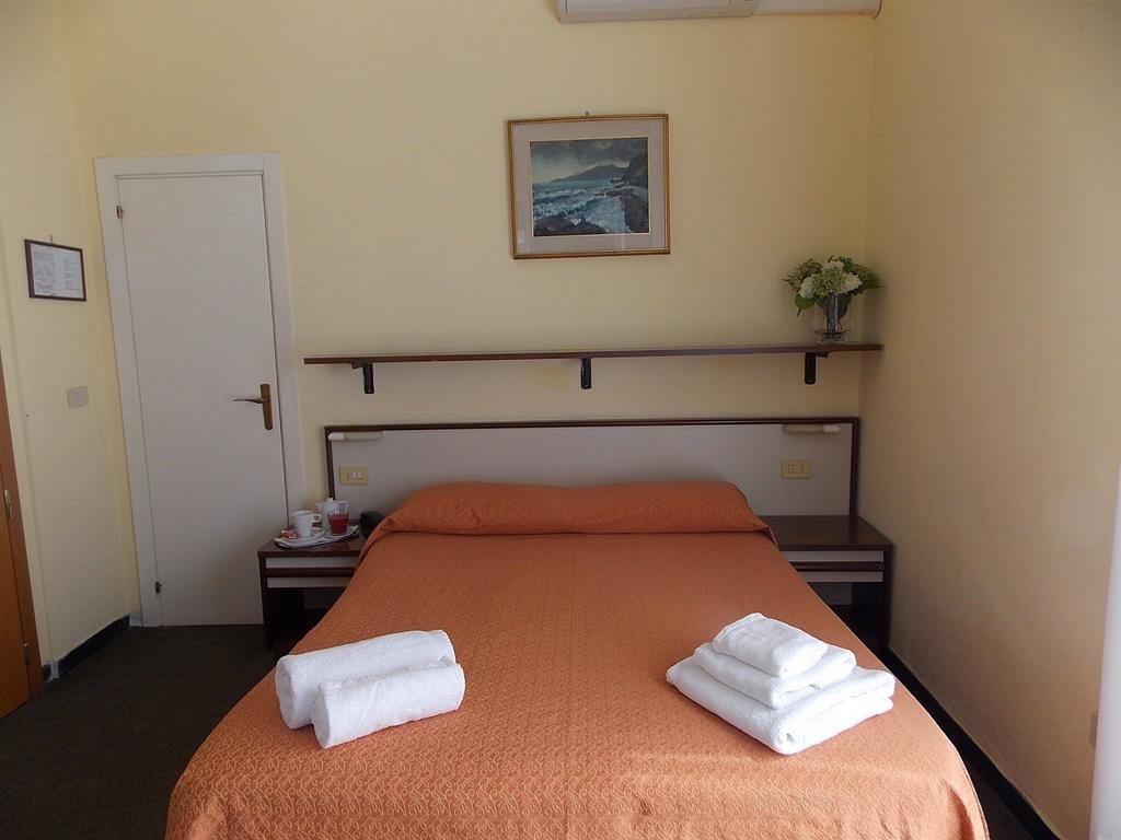 Hotel Arco Del Sole Lavagna Habitación foto