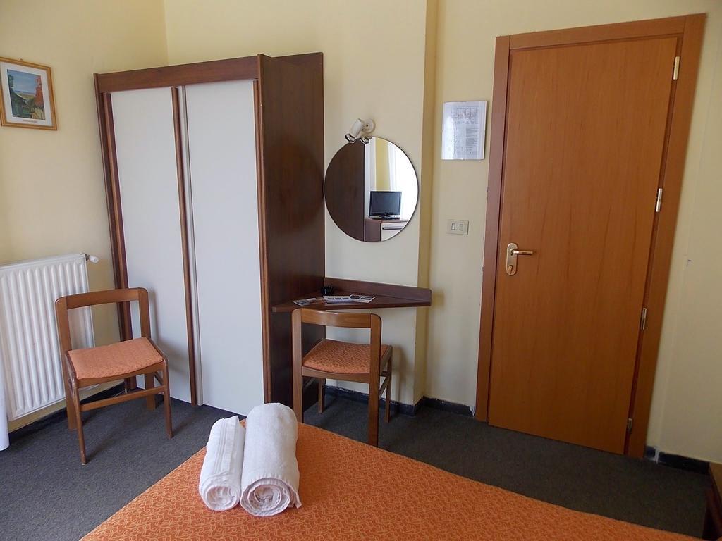 Hotel Arco Del Sole Lavagna Habitación foto